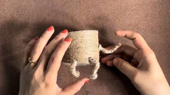 Отличная идея сделать из бутылок и картона! необычный интерьер