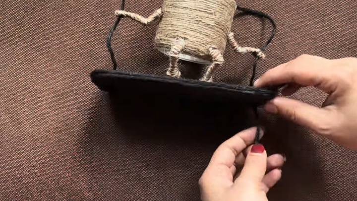 Отличная идея сделать из бутылок и картона! необычный интерьер