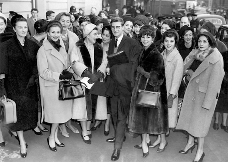 Модели Dior на улицах Москвы, Советский Союз, 1959 год. Москвичи смотрели на них как на пришельцев с другой планеты