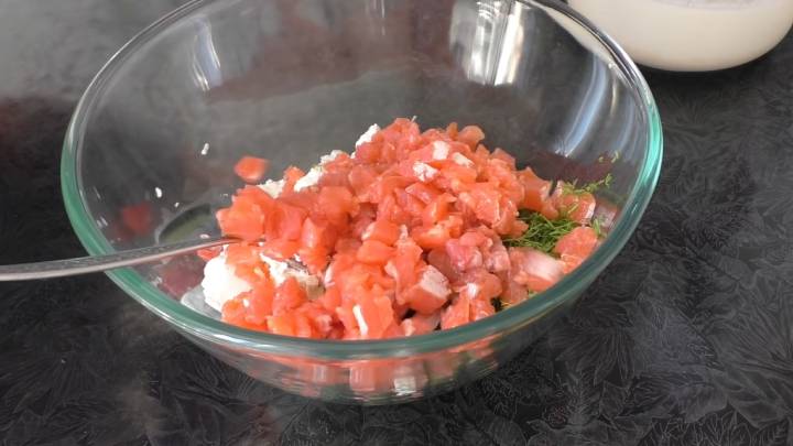 Каждый год в Прощеное воскресенье подаю тонкие блинчики с очень вкусной начинкой