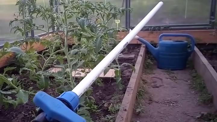 Больше не нужно болеть спиной без использования лейки. Я с радостью поливаю теплицу