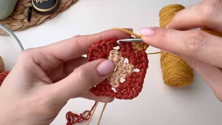 Скандальная модель крючком, выполненная из одной простой детали. Мой друг попросил меня повторить это! Этот товар просто шикарен и достоин похвалы