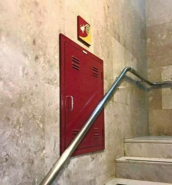 15 смешных и опасных фотографий, которые заставят вас задуматься, почему эти сотрудники до сих пор там работают