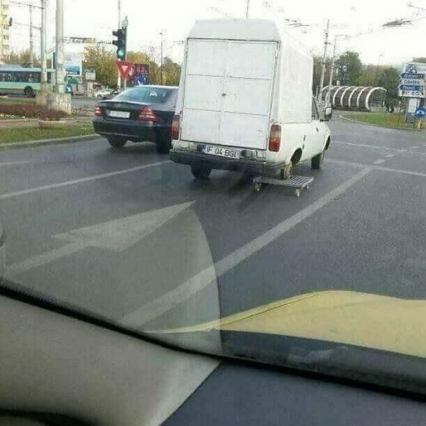 15 смешных и опасных фотографий, которые заставят вас задуматься, почему эти сотрудники до сих пор там работают