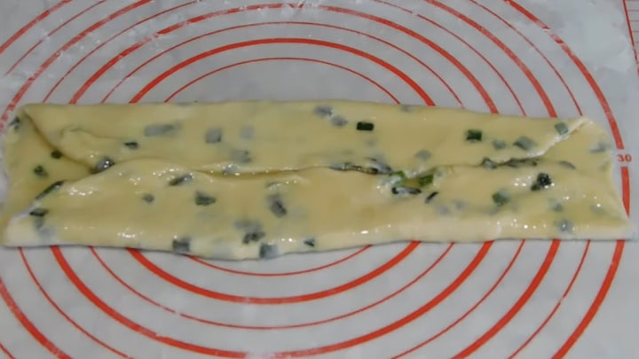 Я попробовала совместить зеленый лук с яйцами! Вкусная еда, которая продается быстрее, чем блины