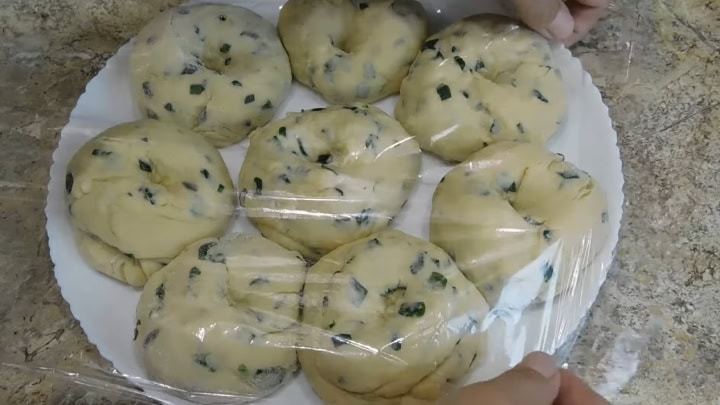 Я попробовала совместить зеленый лук с яйцами! Вкусная еда, которая продается быстрее, чем блины