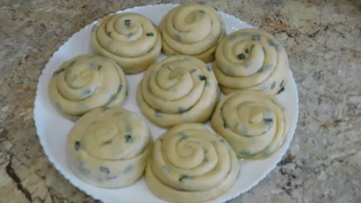 Я попробовала совместить зеленый лук с яйцами! Вкусная еда, которая продается быстрее, чем блины