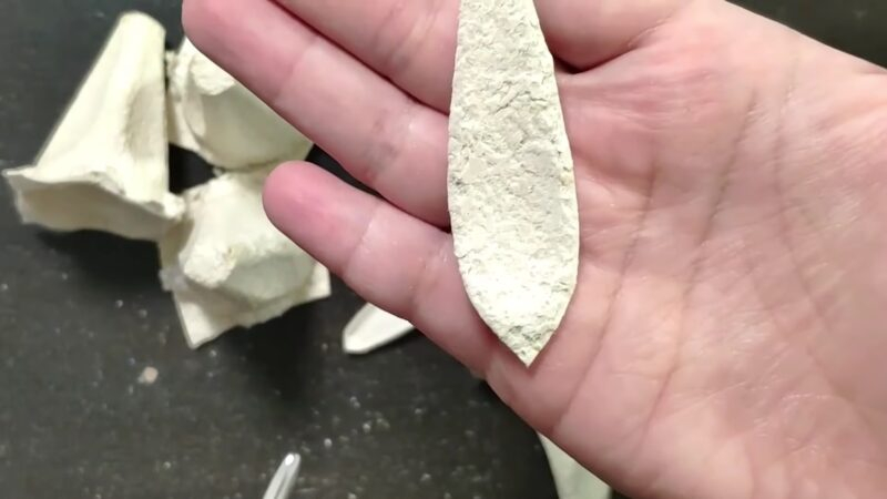 Праздничный декор своими руками: елочки и шишки из картонных лотков