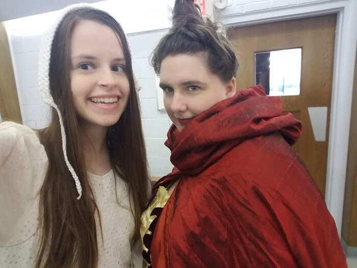 Младенец с паспортом и дедушка в школе: 17 людей, чей возраст остается загадкой